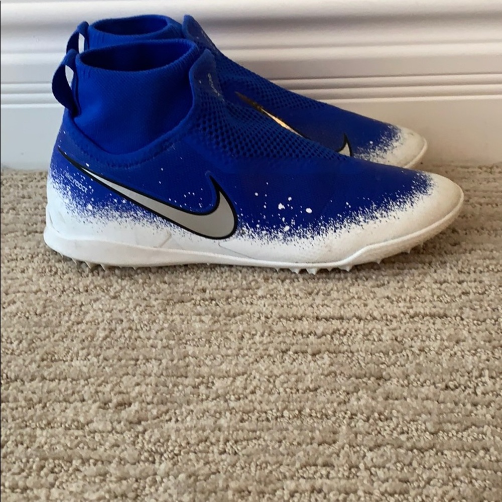 Nike Phantom VSN indoor soccer shoes